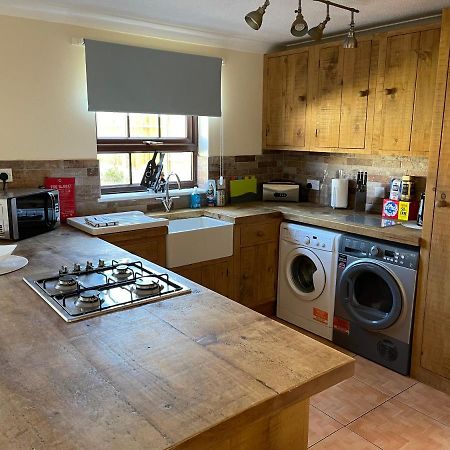 Large, Quiet, Sleeps 16, 4 Bathrooms, Parking, Leicester Exteriér fotografie