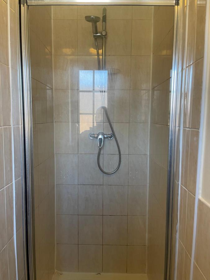 Large, Quiet, Sleeps 16, 4 Bathrooms, Parking, Leicester Exteriér fotografie
