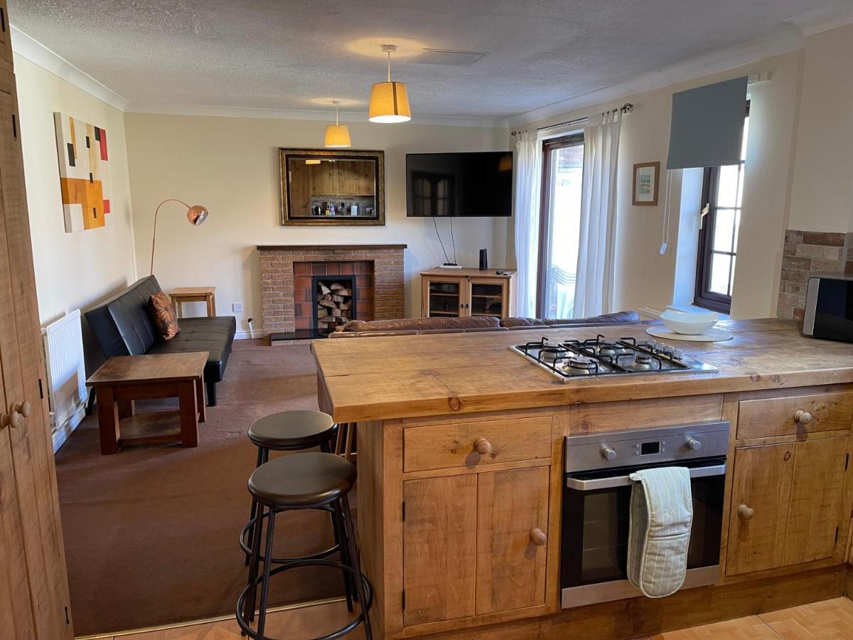 Large, Quiet, Sleeps 16, 4 Bathrooms, Parking, Leicester Exteriér fotografie