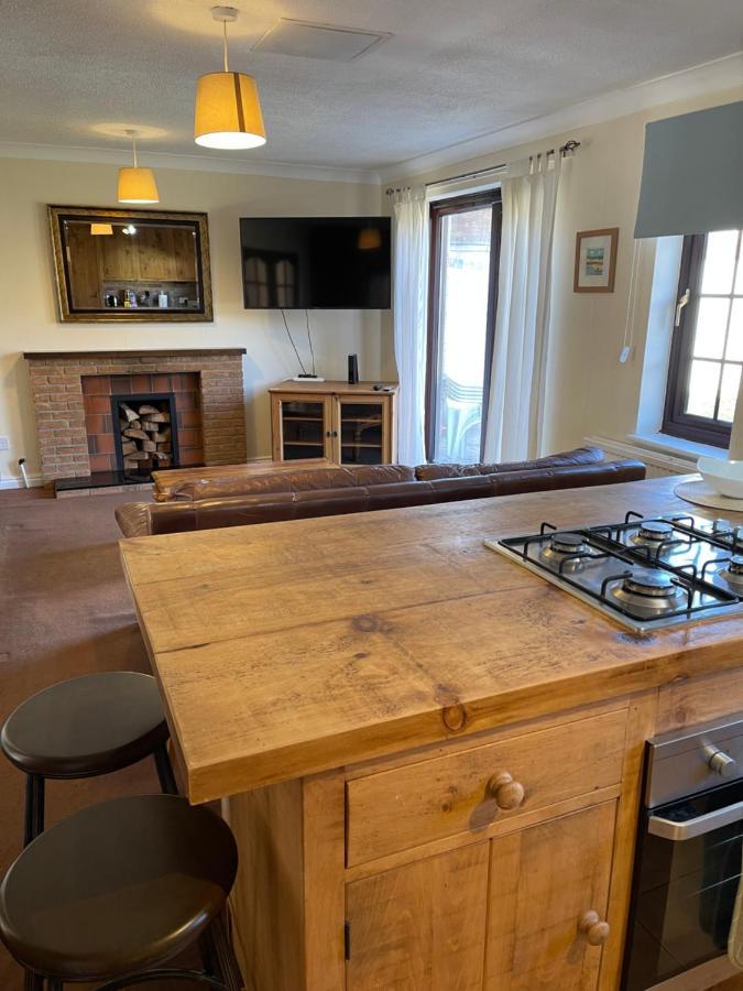 Large, Quiet, Sleeps 16, 4 Bathrooms, Parking, Leicester Exteriér fotografie
