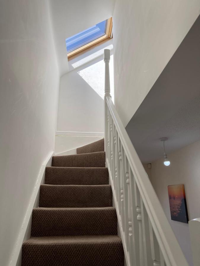Large, Quiet, Sleeps 16, 4 Bathrooms, Parking, Leicester Exteriér fotografie